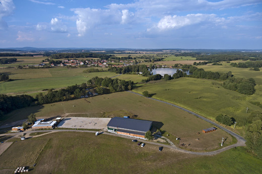 ZOFI - jezdecký areál - letecký pohled od Kadova směrem na Pole